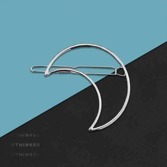 🌚✨ Moon Hair Clip // Barrette - Picture 3 of 3